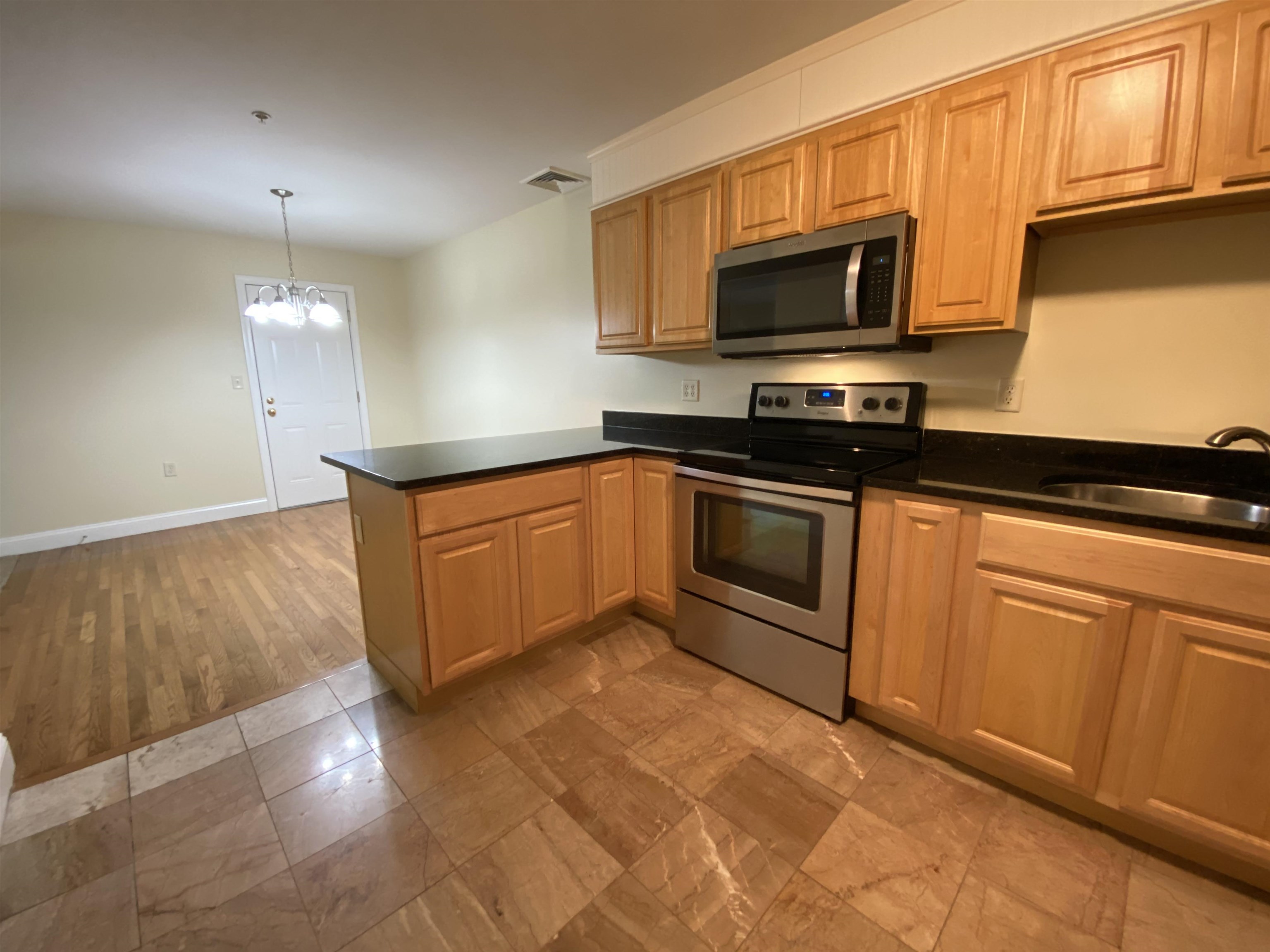 99 Mammoth Road, Unit 11 Hooksett, NH 03106 - Photo 10 of 40