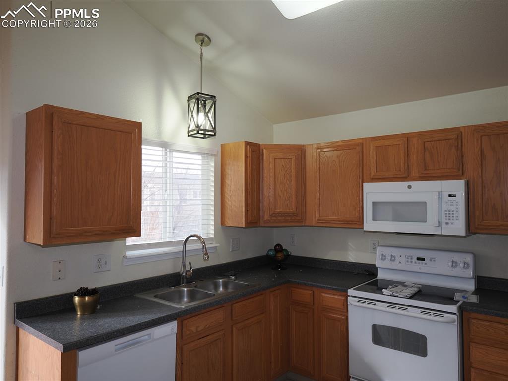 7338 Theresa Road Colorado Springs, CO 80925 - Photo 7 of 34