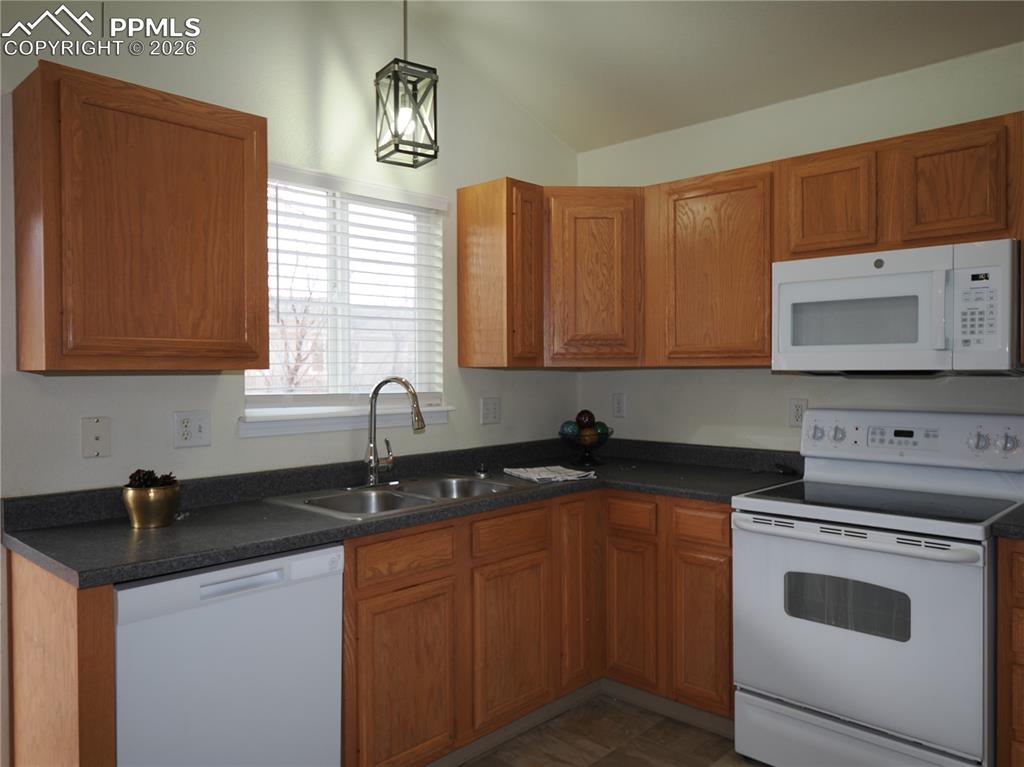 7338 Theresa Road Colorado Springs, CO 80925 - Photo 9 of 34