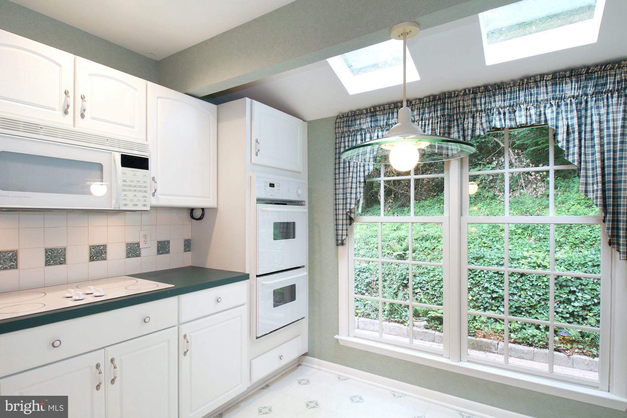 1582 Comanche Road Arnold, MD 21012 - Photo 16 of 42 Eat-in Kitchen