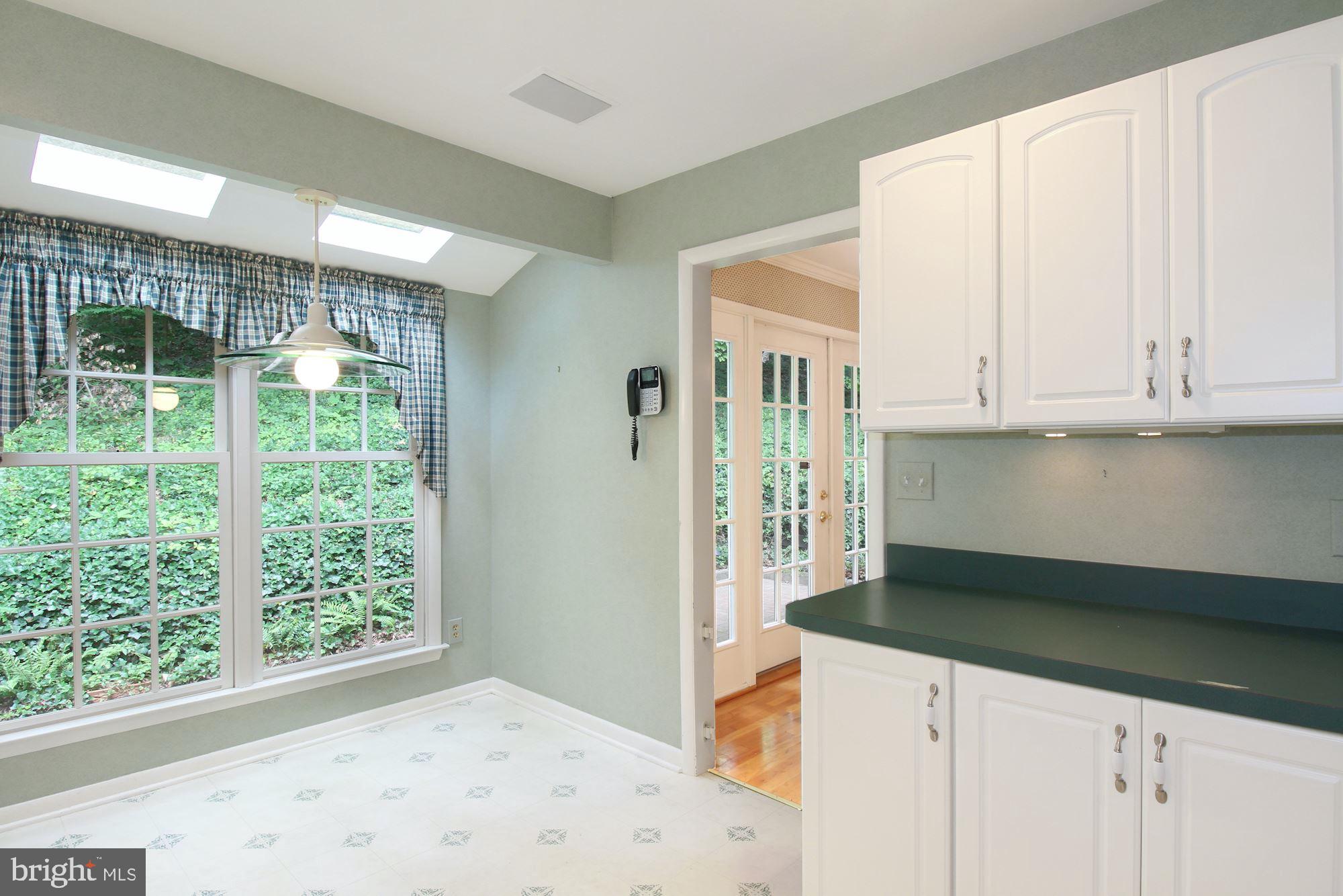 1582 Comanche Road Arnold, MD 21012 - Photo 17 of 42 Eat-in Kitchen