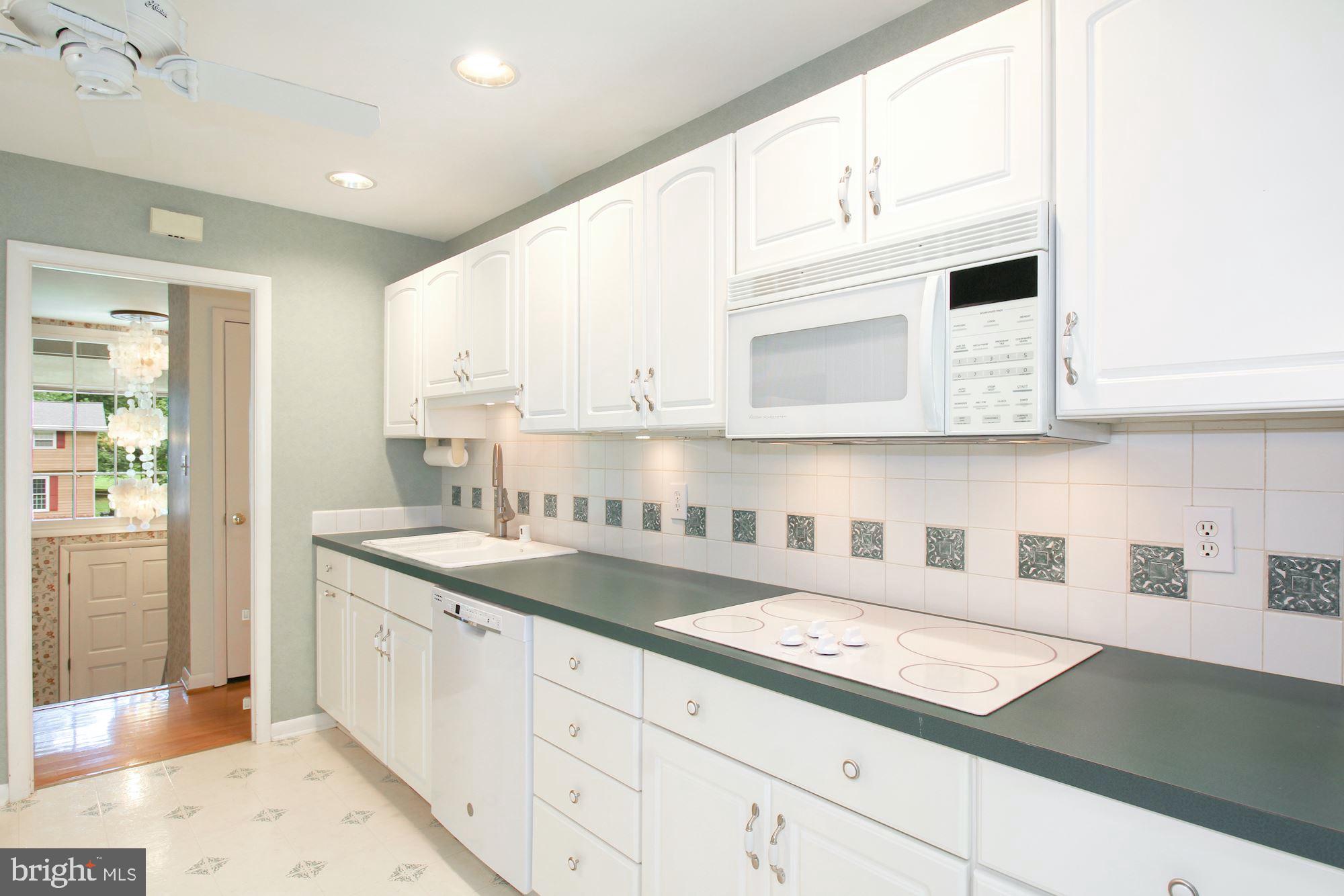1582 Comanche Road Arnold, MD 21012 - Photo 18 of 42 Eat-in Kitchen
