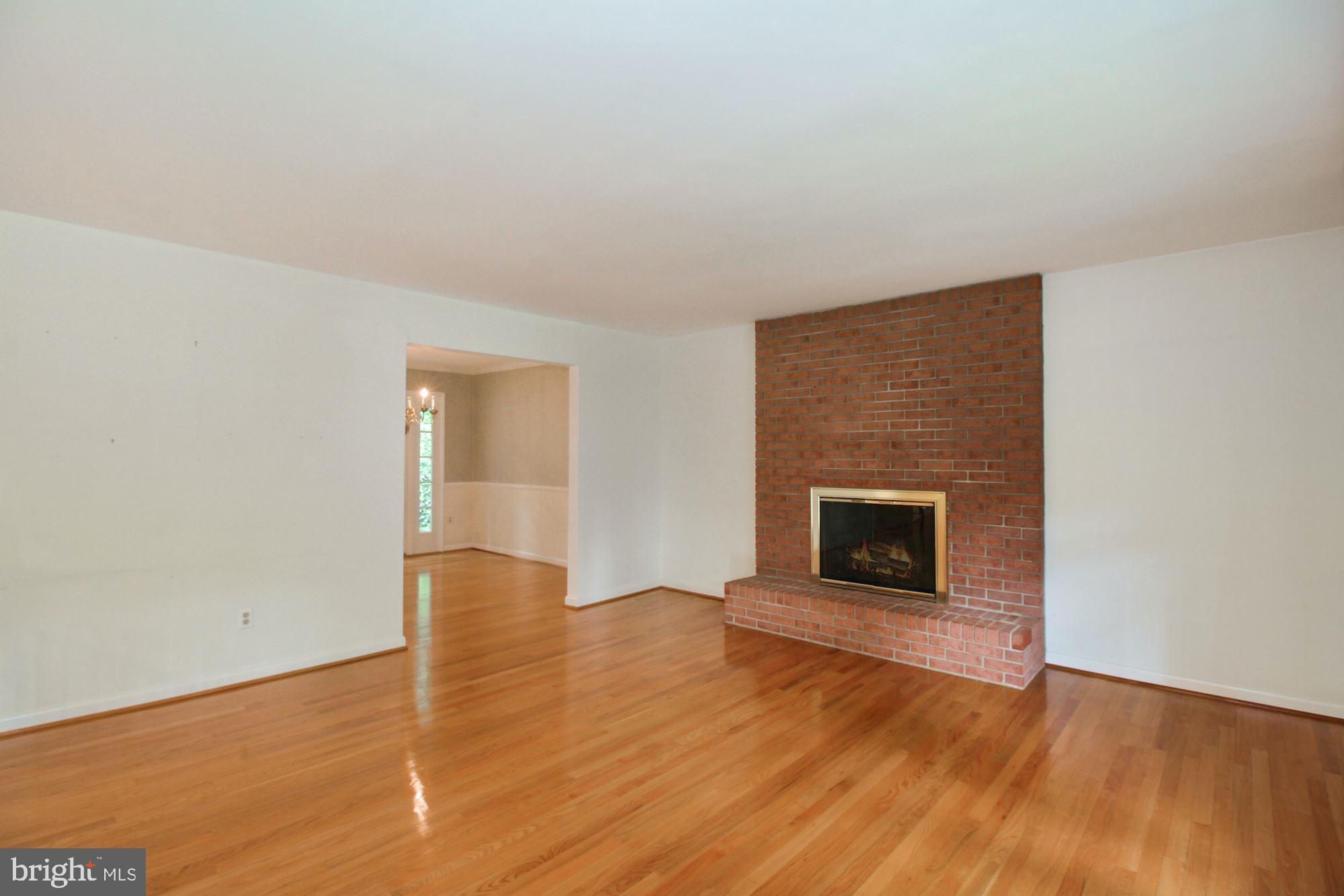 1582 Comanche Road Arnold, MD 21012 - Photo 5 of 42 Living Room