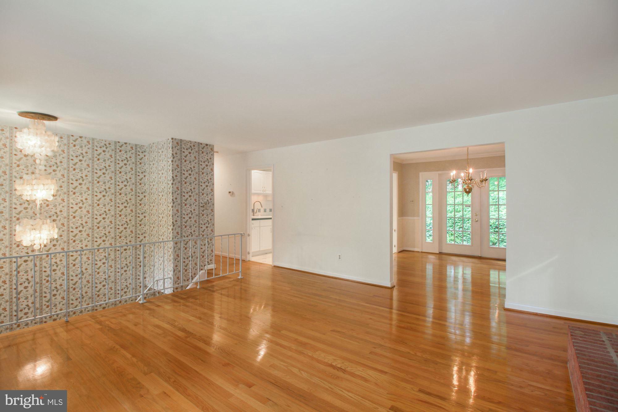 1582 Comanche Road Arnold, MD 21012 - Photo 6 of 42 Living Room