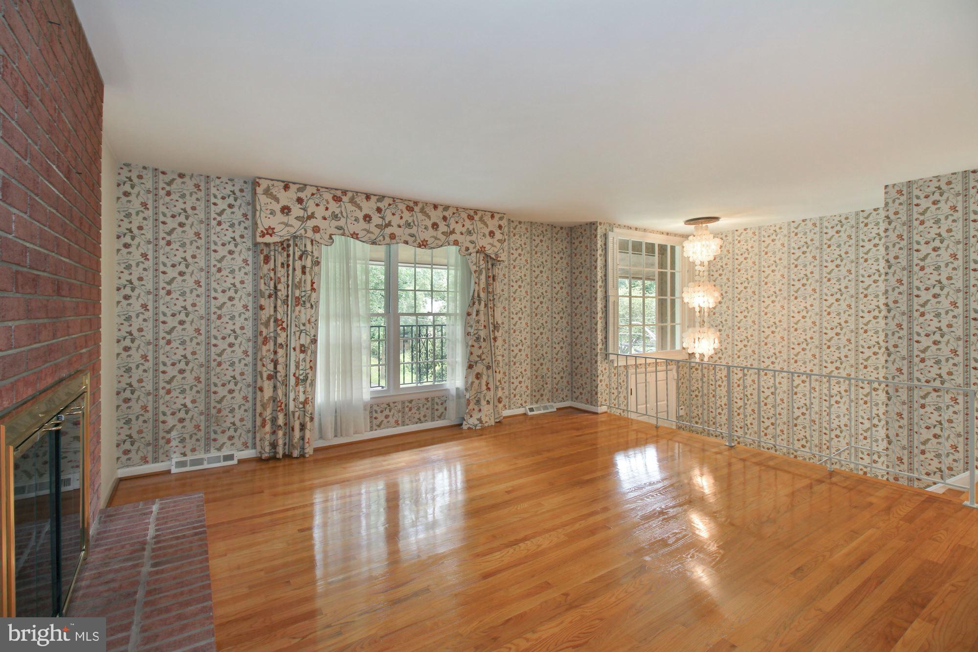 1582 Comanche Road Arnold, MD 21012 - Photo 7 of 42 Living Room