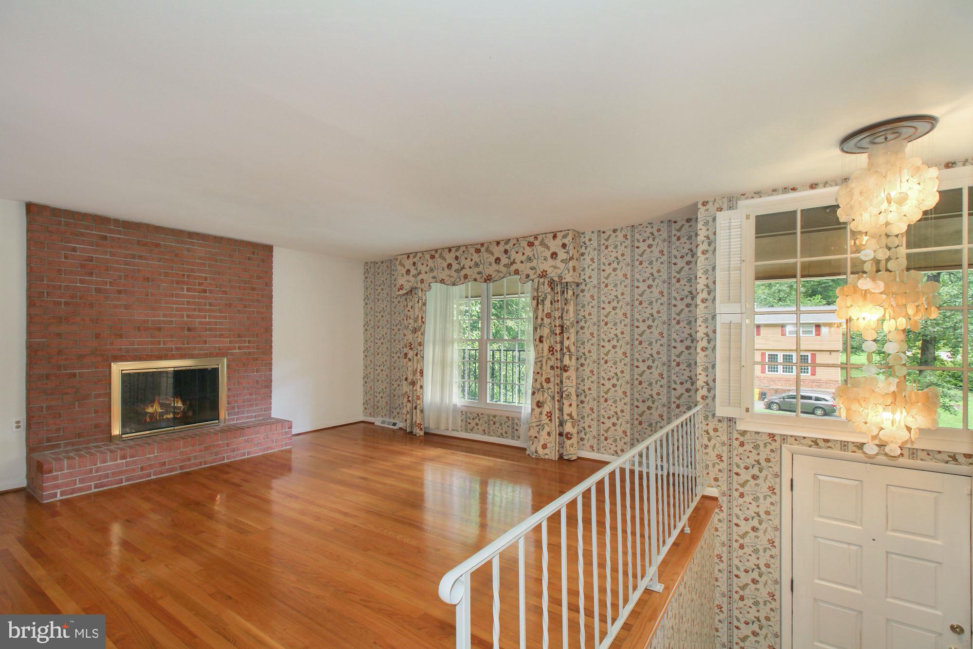 1582 Comanche Road Arnold, MD 21012 - Photo 8 of 42 Living Room