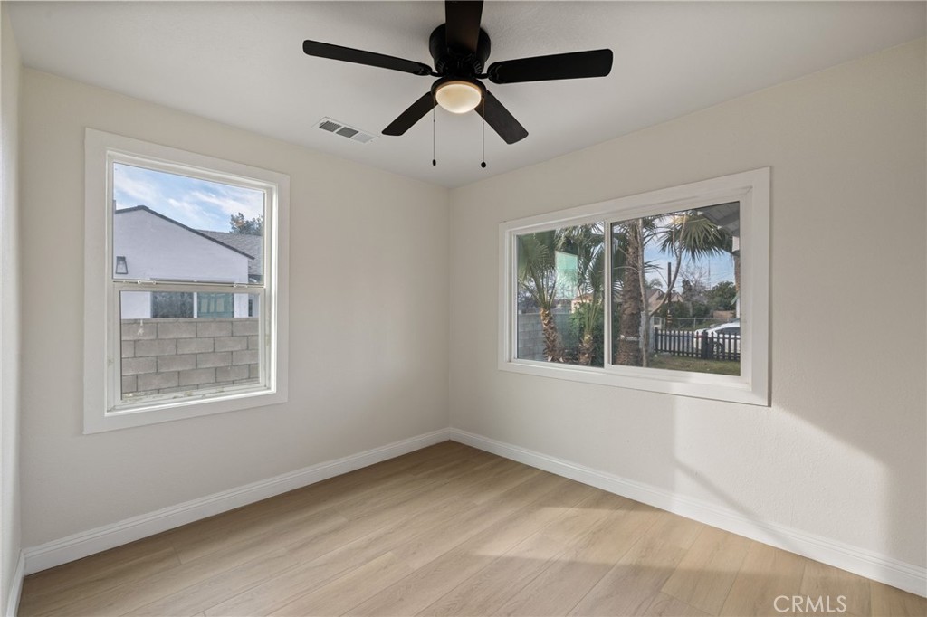 215 8th Street Bakersfield, CA 93304 - Photo 15 of 27