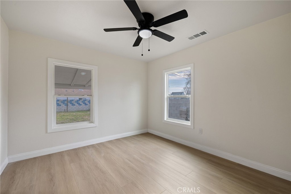 215 8th Street Bakersfield, CA 93304 - Photo 18 of 27