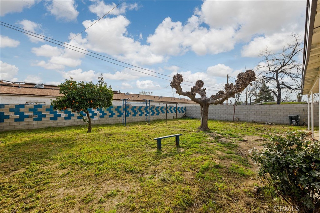 215 8th Street Bakersfield, CA 93304 - Photo 22 of 27