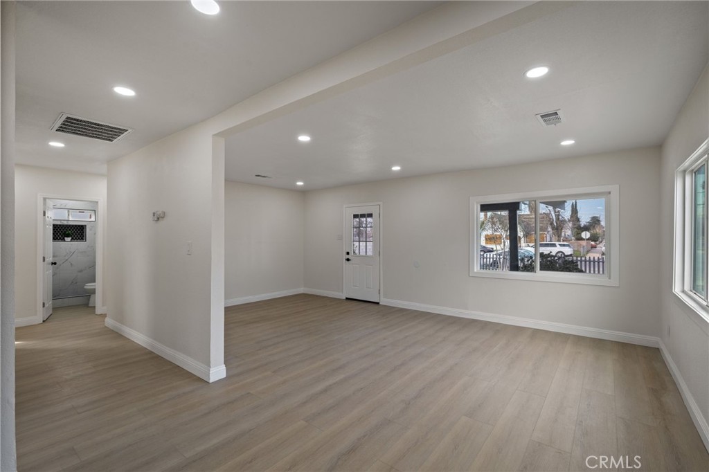 215 8th Street Bakersfield, CA 93304 - Photo 8 of 27