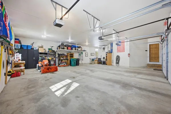 $1,100,000 | 123 50th Avenue East, West Fargo, ND 58078