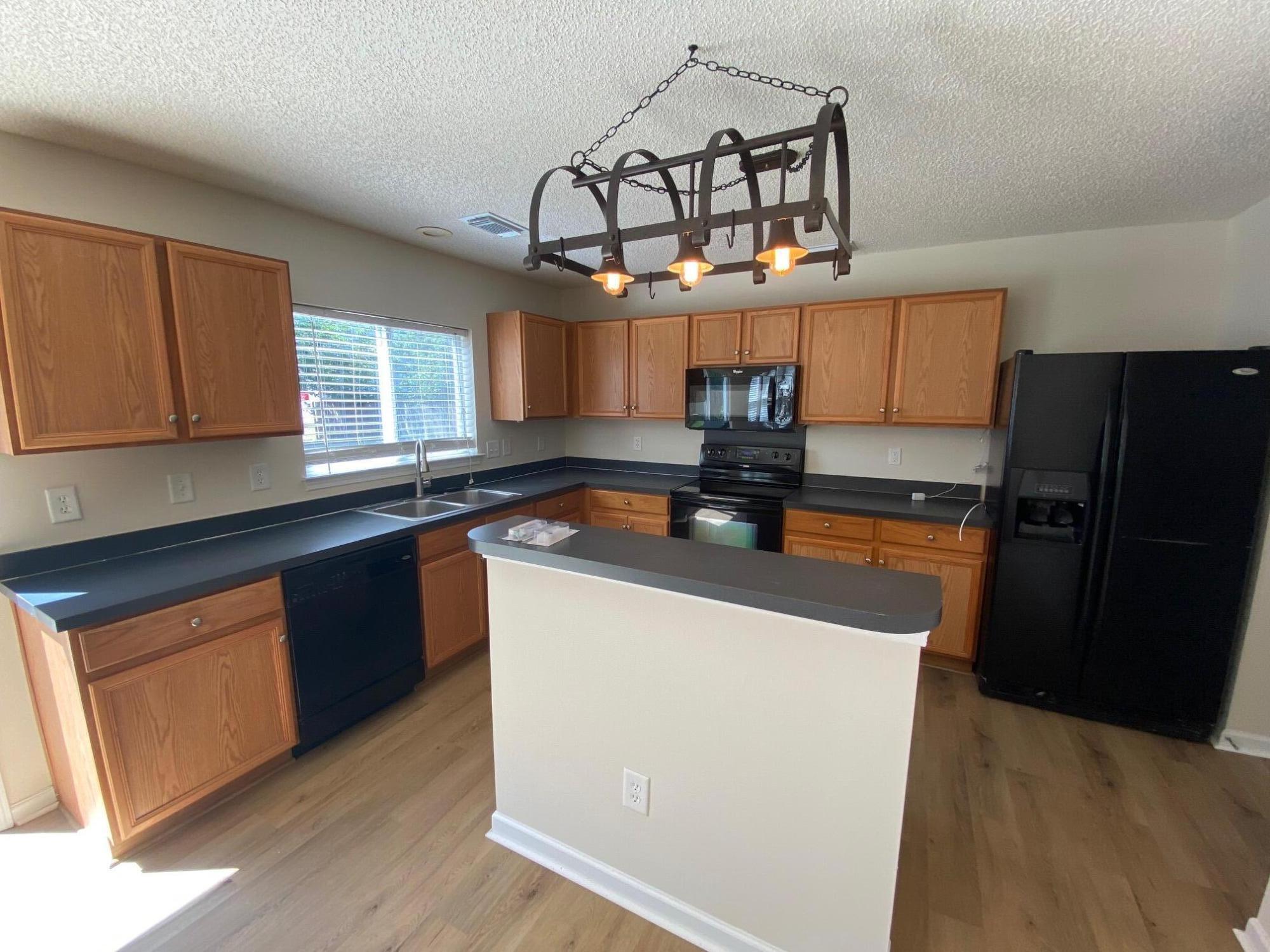 1307 Basketweaver Way Hanahan, SC 29410 - Photo 6 of 16 IMG_3540