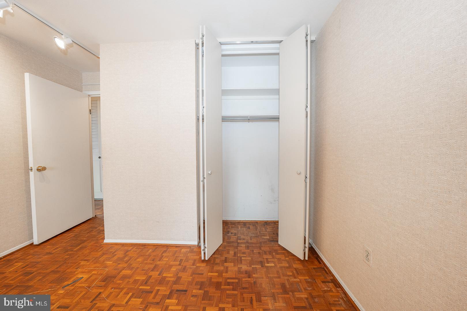 1919 Chestnut Street, Unit 1606 Philadelphia, PA 19103 - Photo 11 of 23