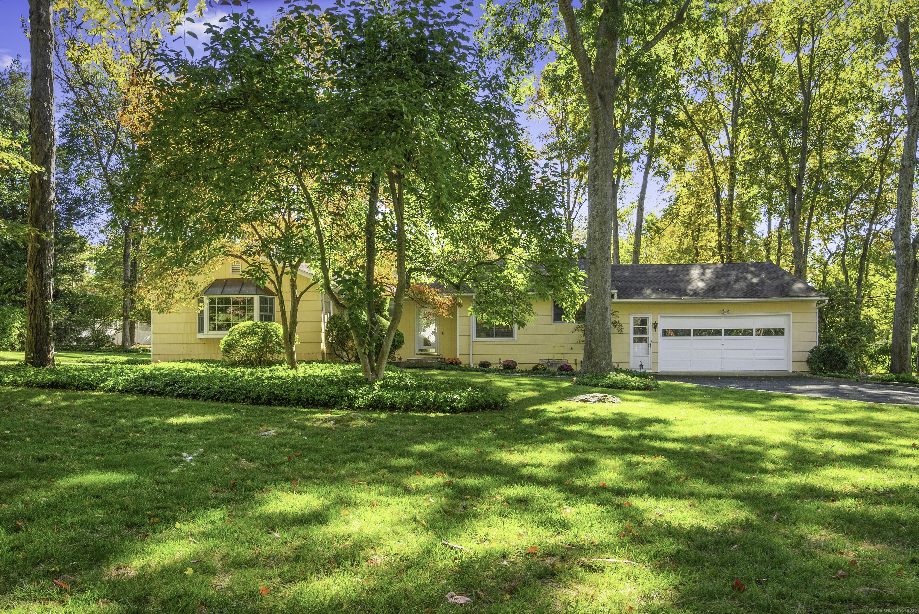 a view of a house with a yard