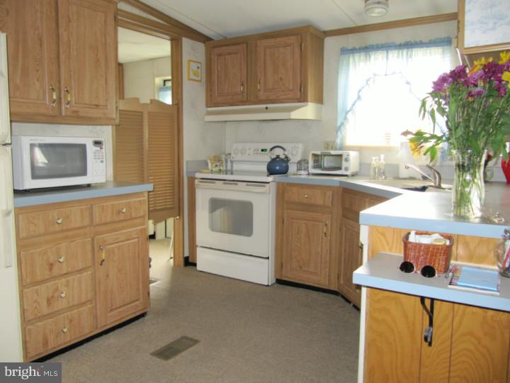 2896 Ridge Road Elverson, PA 19520 - Photo 11 of 19 Kitchen