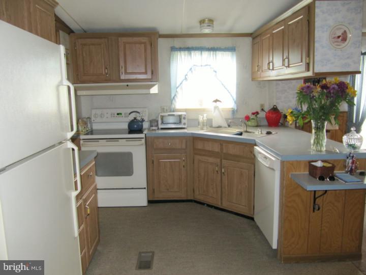 2896 Ridge Road Elverson, PA 19520 - Photo 10 of 19 Kitchen