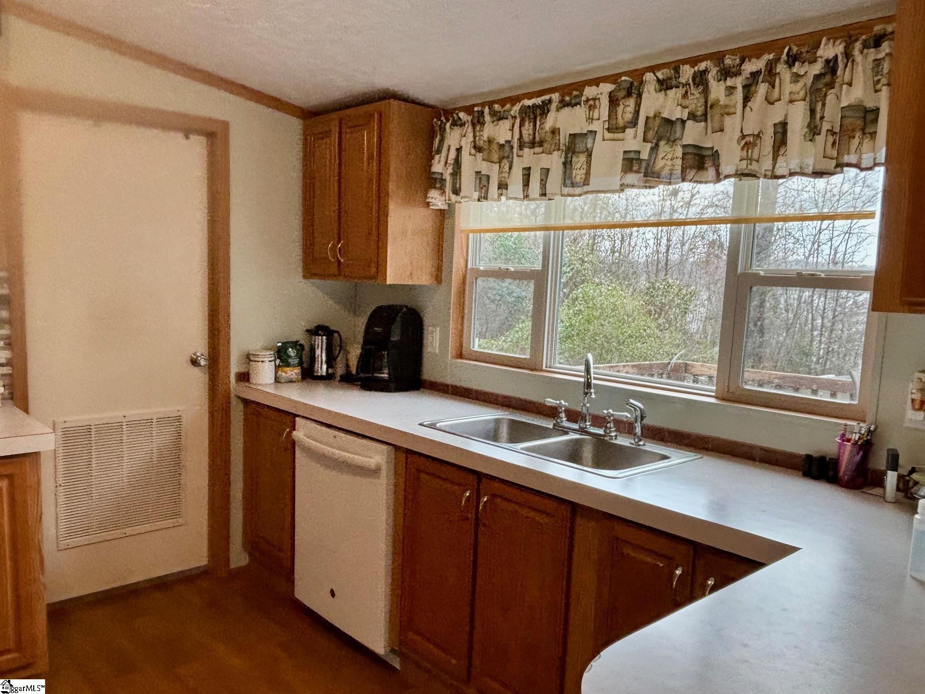 221 Lyman Lake Road Lyman, SC 29365 - Photo 7 of 25