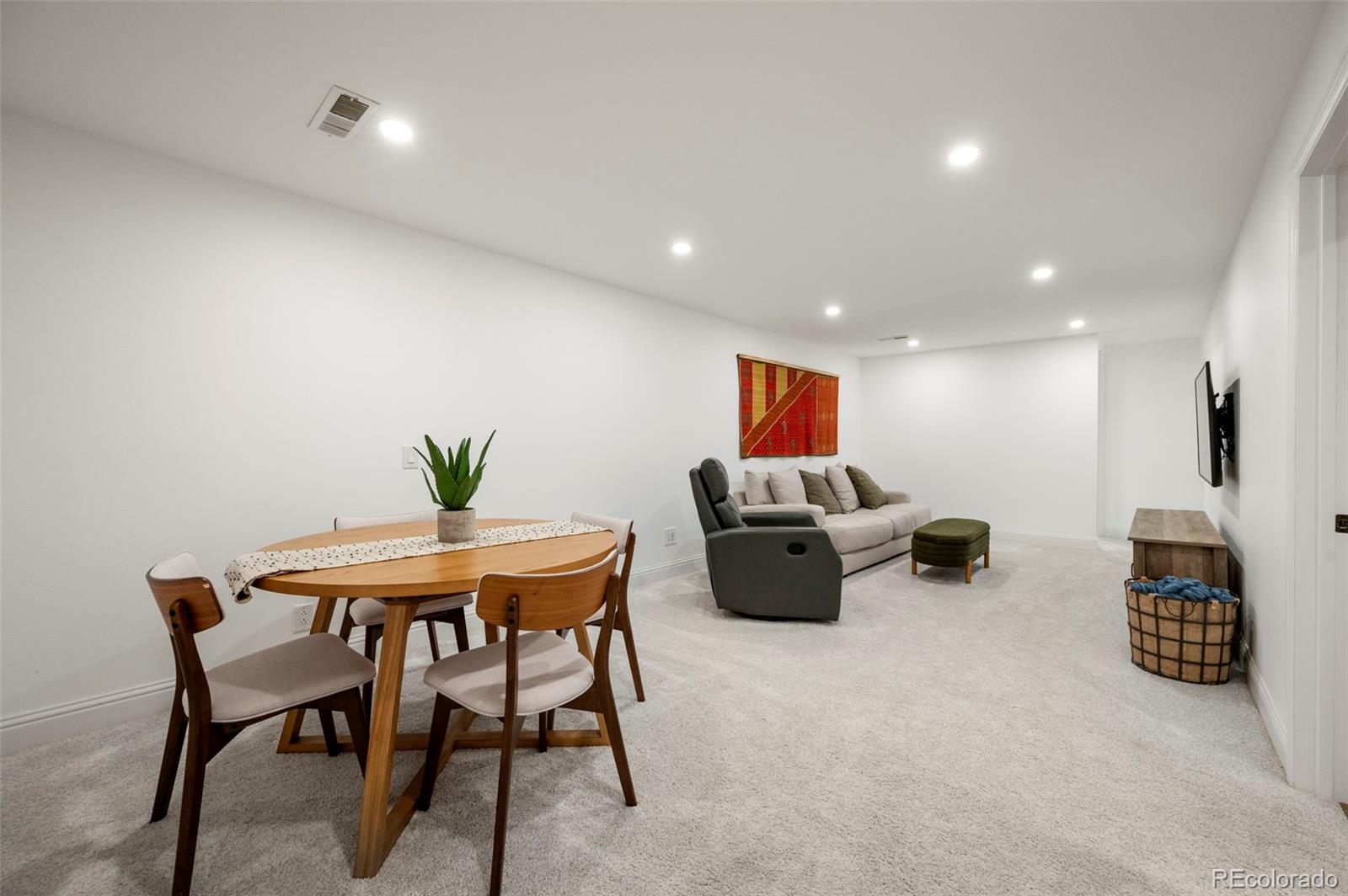 186 Quaker Street Golden, CO 80401 - Photo 24 of 50 a living room with furniture and a potted plant
