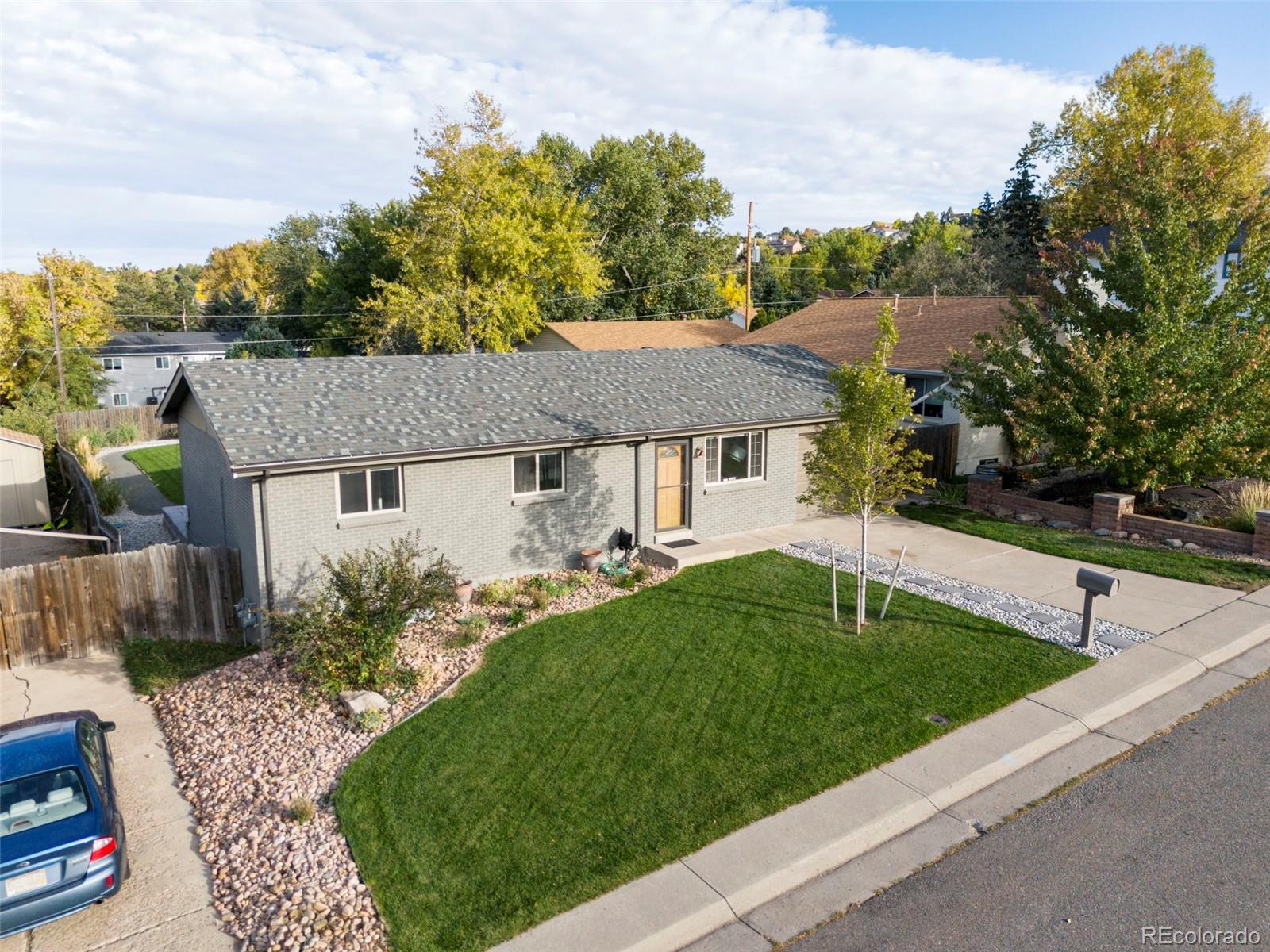 186 Quaker Street Golden, CO 80401 - Photo 4 of 50 a front view of a house with a yard