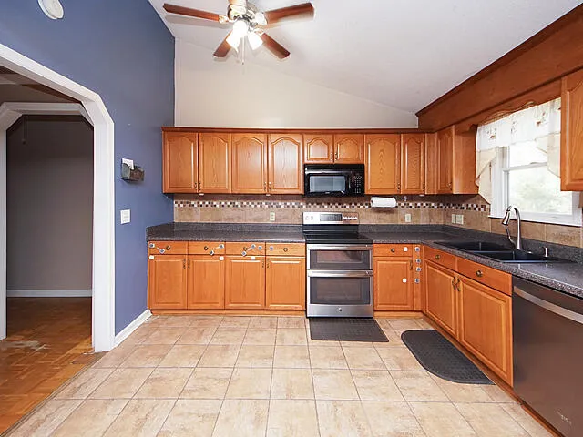 $2,400 | 1984 Varner Street, Summerville, SC 29486