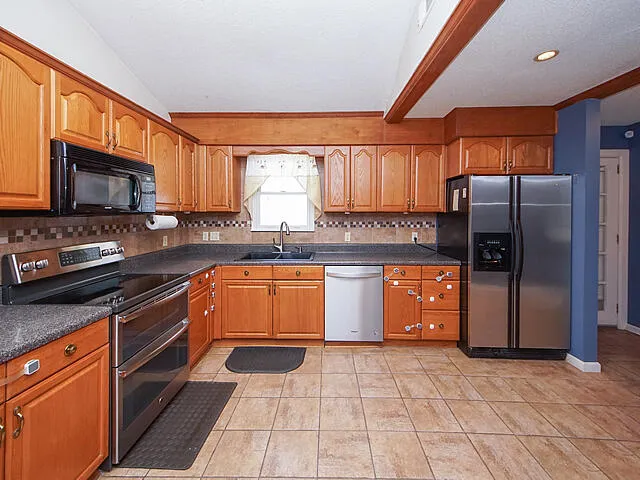 $2,400 | 1984 Varner Street, Summerville, SC 29486