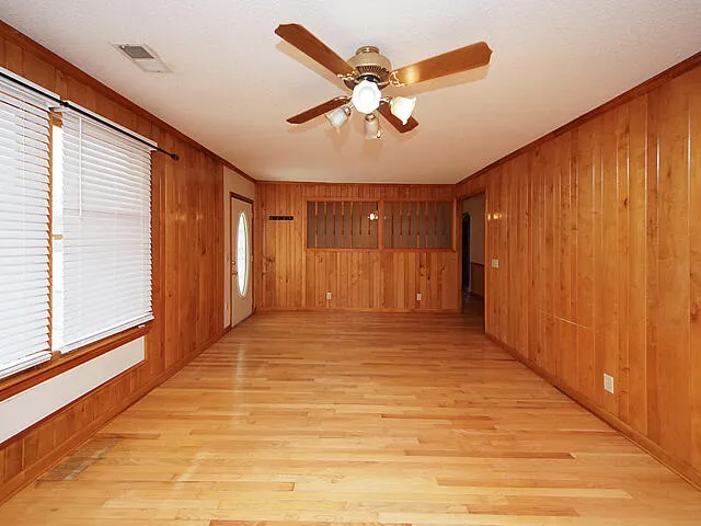 $2,400 | 1984 Varner Street, Summerville, SC 29486