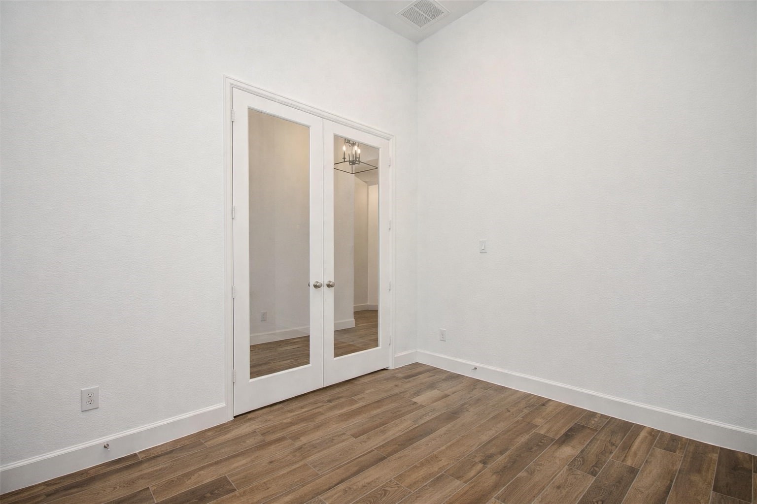 3011 Harbor Spring Way Manvel, TX 77578 - Photo 6 of 29 a view of an empty room with wooden floor and closet