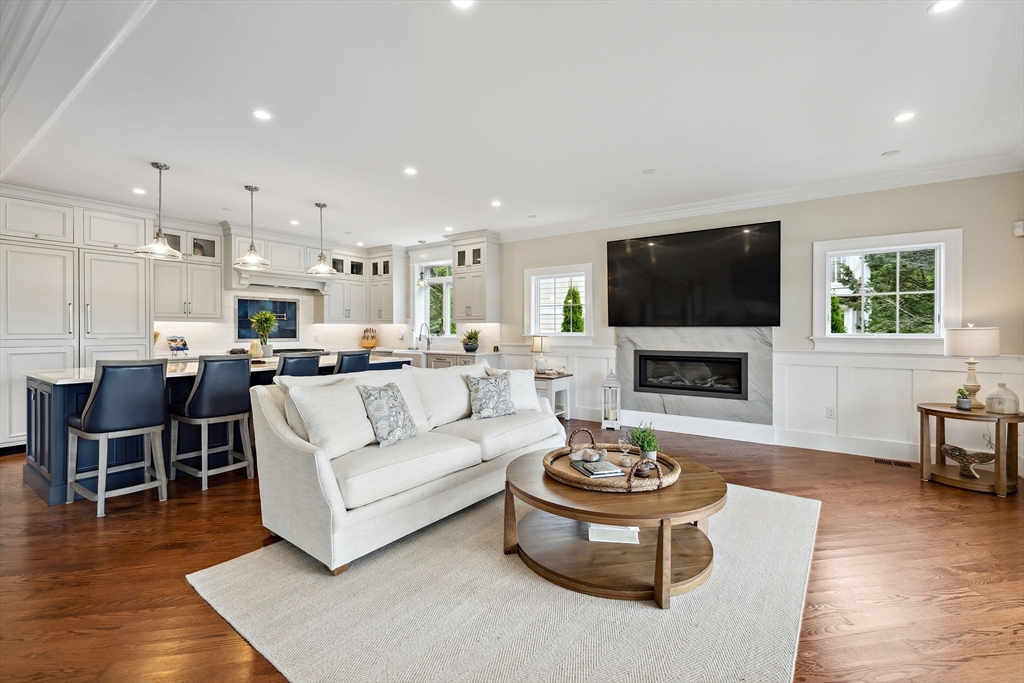 424 Monomoscoy Road Mashpee, MA 02649 - Photo 15 of 34