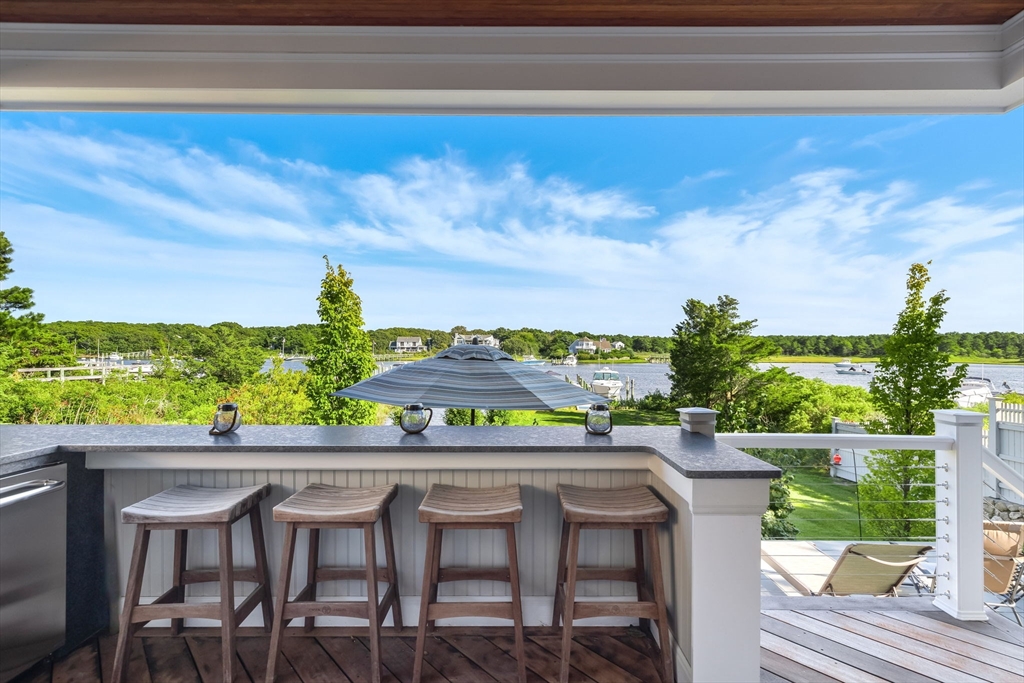 424 Monomoscoy Road Mashpee, MA 02649 - Photo 9 of 34