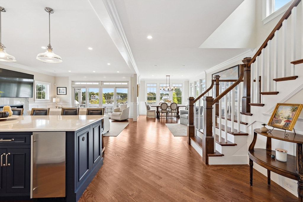 424 Monomoscoy Road Mashpee, MA 02649 - Photo 10 of 34