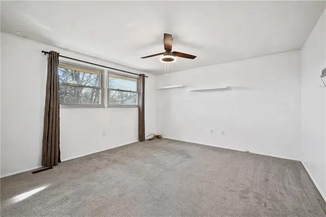 a view of empty room with window