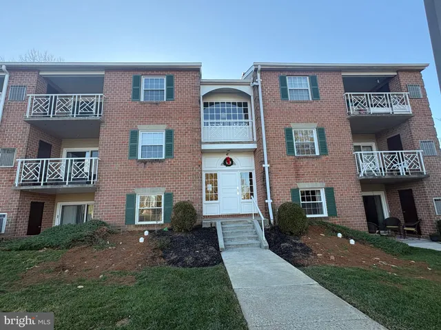 $1,850 | 6 Ballindine Court, Unit 101, Lutherville-Timonium, MD 21093