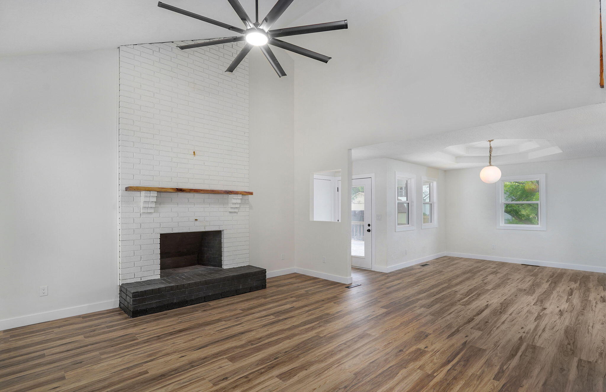 2021 East Lark Street Springfield, MO 65804 - Photo 8 of 43 2021 E Lark St-7