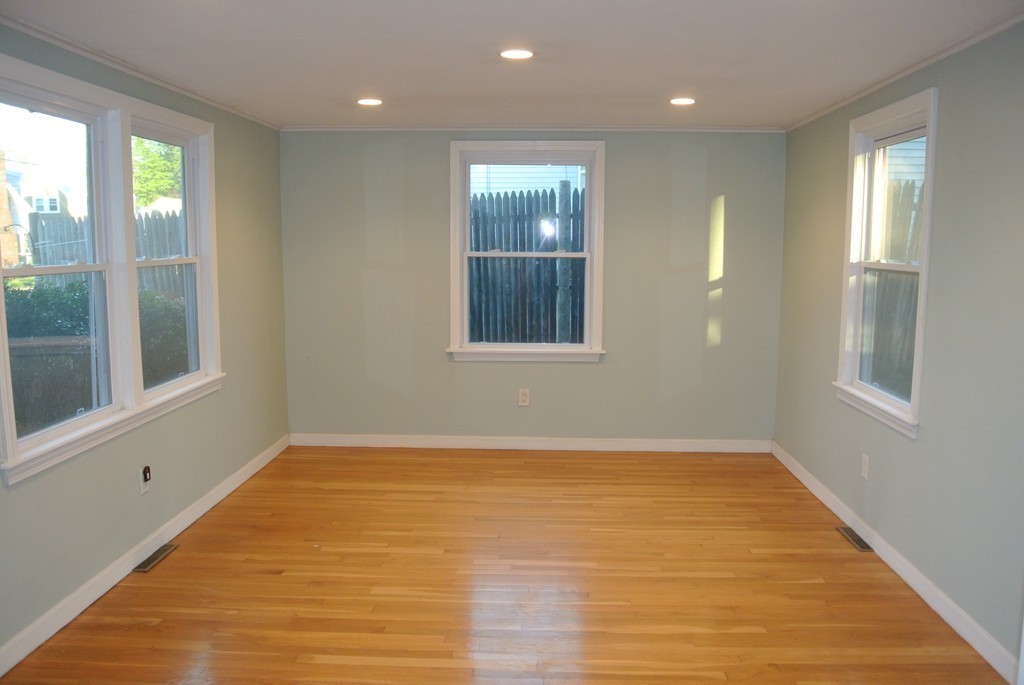 17 Weyham Road Weymouth, MA 02191 - Photo 8 of 18 Gallery Image 8