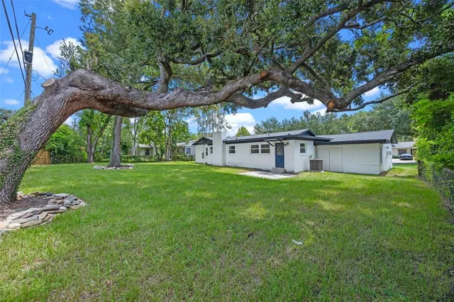 a view of a house with a yard