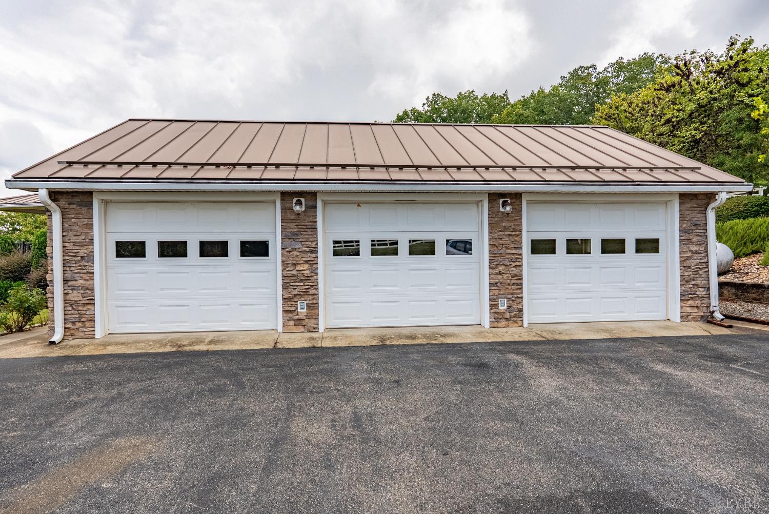 1704 Dearing Ford Road Altavista, VA 24517 - Photo 3 of 82