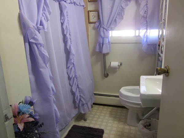 129 Manor Court, Unit 129 Springfield, MA 01118 - Photo 8 of 9 Gallery Image 8