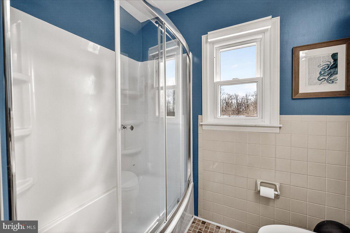 7201 Mountain Church Road Middletown, MD 21769 - Photo 22 of 37 a bathroom with a glass shower door