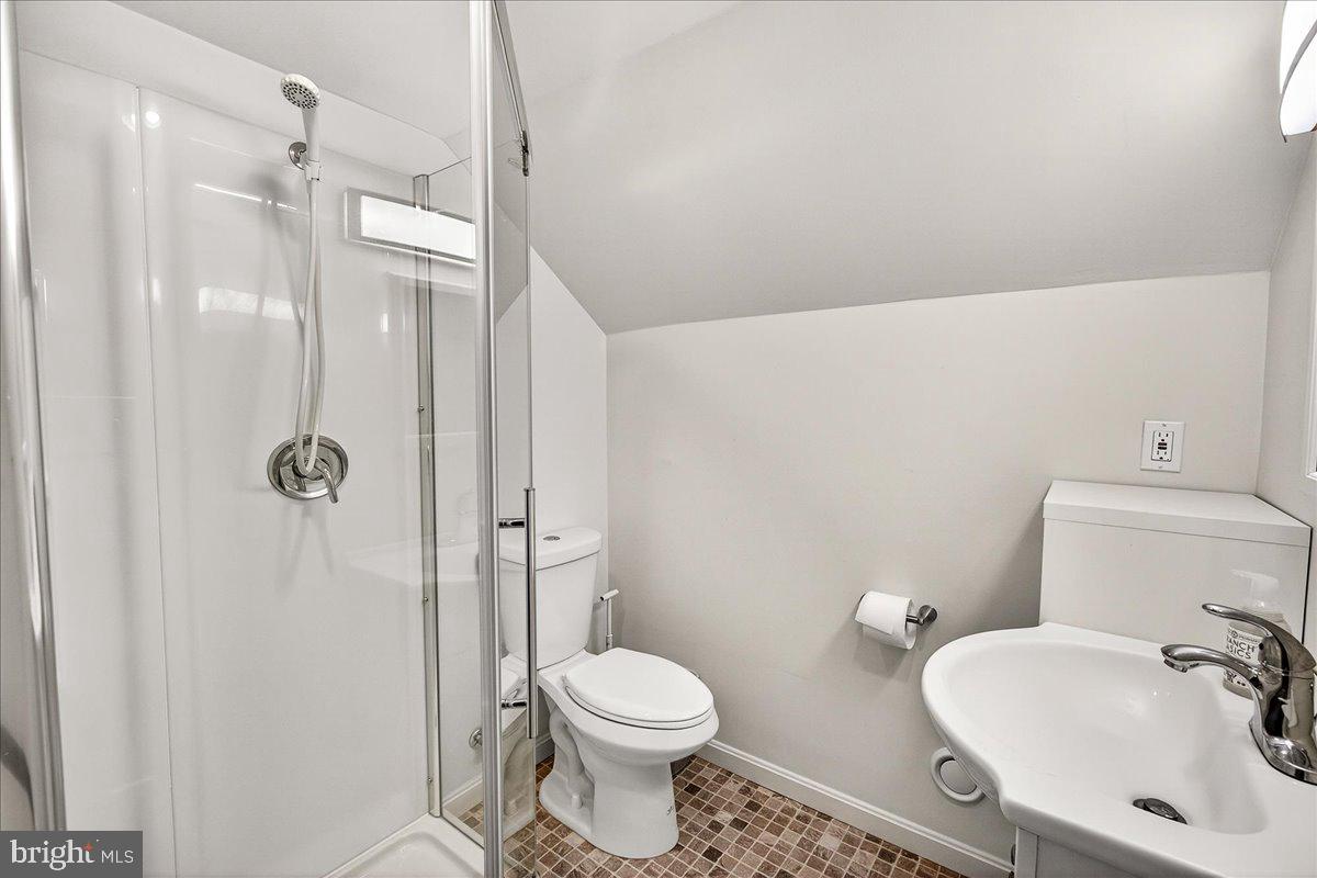 7201 Mountain Church Road Middletown, MD 21769 - Photo 28 of 37 a bathroom with a toilet sink shower and mirror