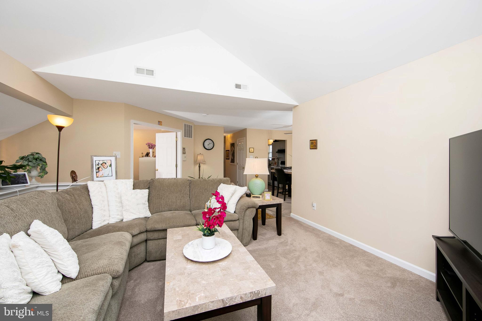 106 Alexander Road Beverly, NJ 08010 - Photo 5 of 35 Living Room
