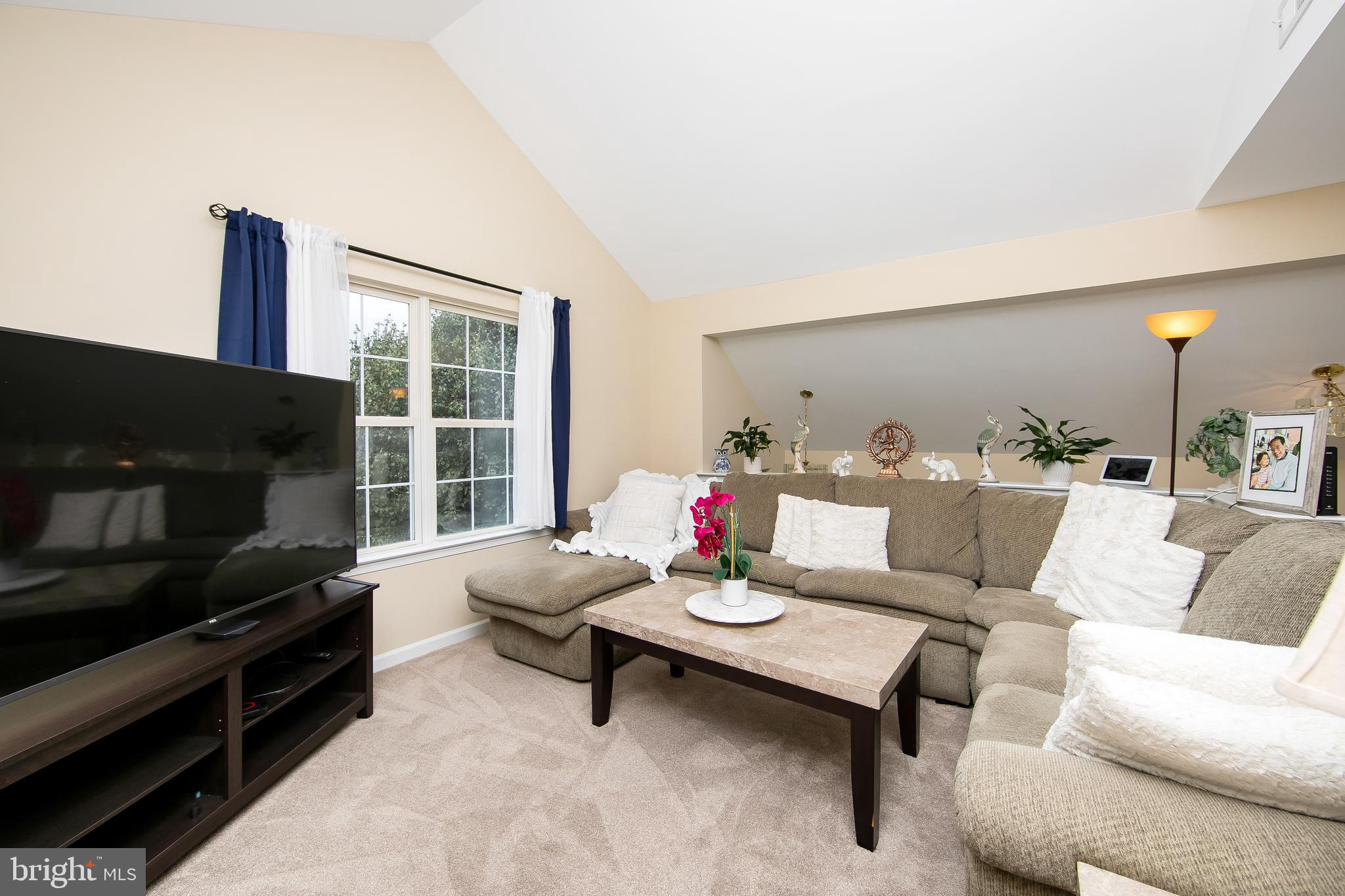 106 Alexander Road Beverly, NJ 08010 - Photo 6 of 35 Living Room