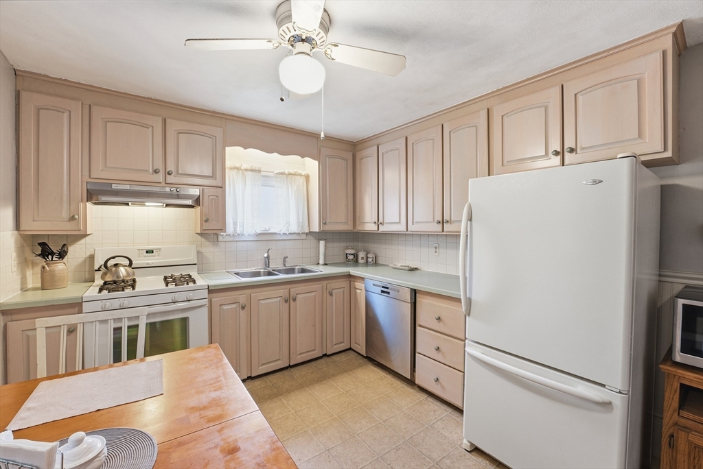 114 Field Street West Springfield, MA 01089 - Photo 8 of 41