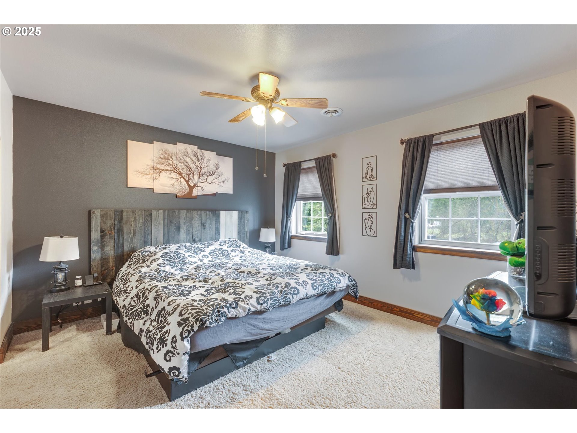 113 Garden Lane Winlock, WA 98596 - Photo 11 of 33 a bedroom with bed and window