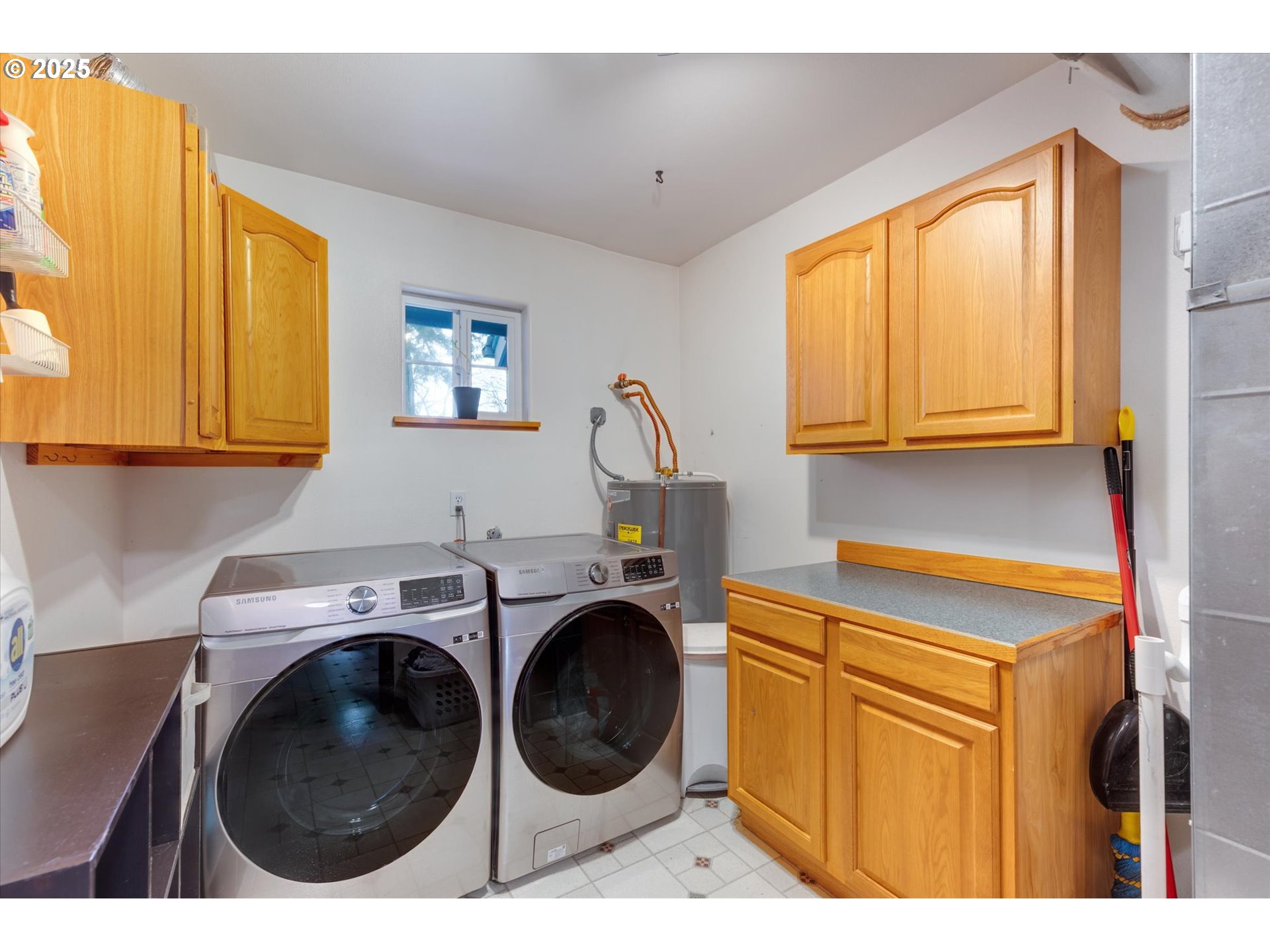 113 Garden Lane Winlock, WA 98596 - Photo 16 of 33 a view of a kitchen with washer and dryer