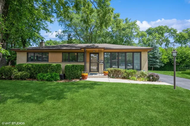 $550,000 | 2530 Donald Court, Glenview, IL 60025