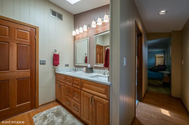 $550,000 | 2530 Donald Court, Glenview, IL 60025