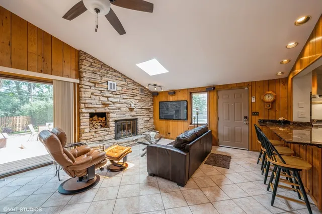 $550,000 | 2530 Donald Court, Glenview, IL 60025