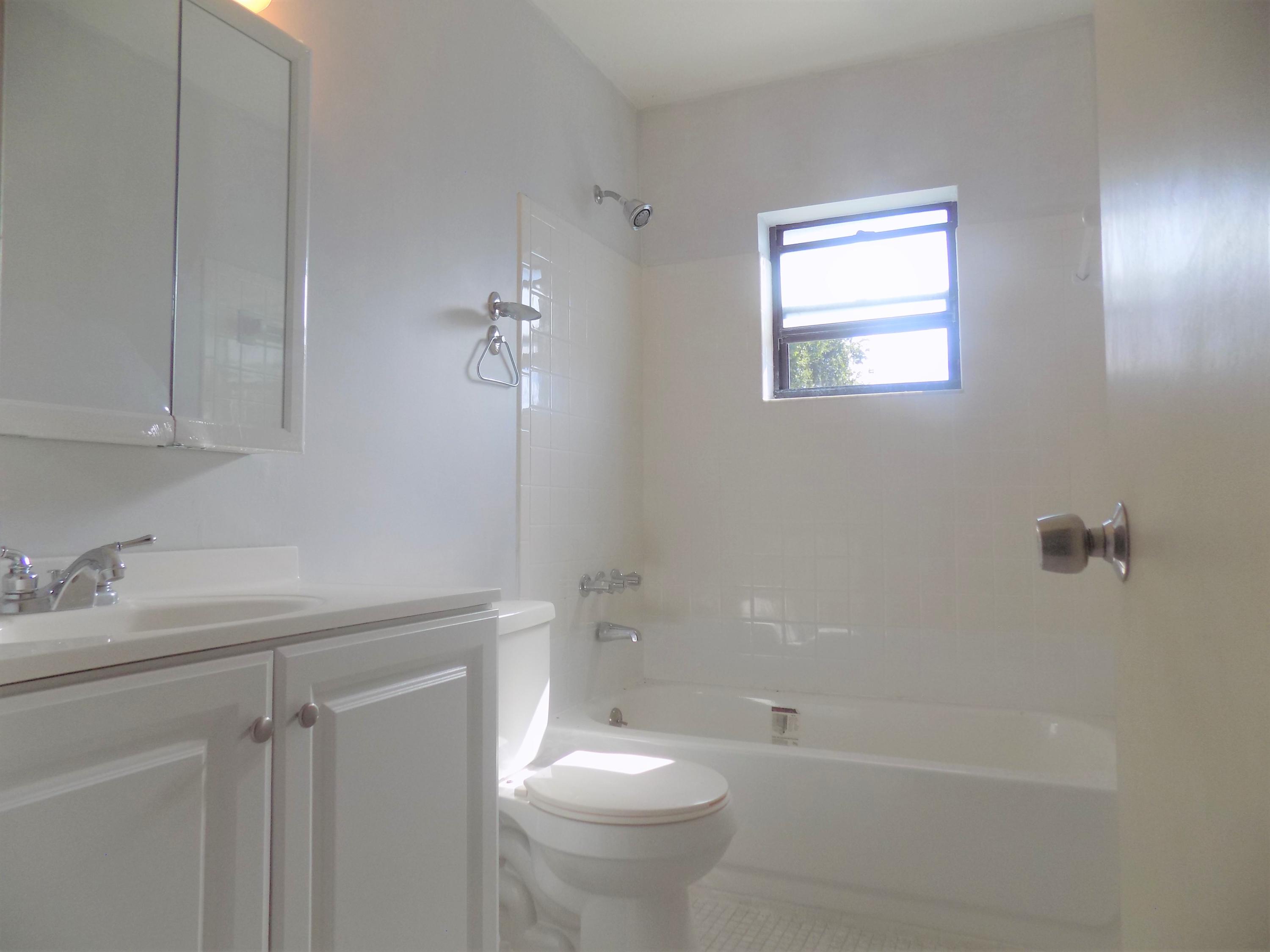 19340 Delaware Court Boca Raton, FL 33434 - Photo 6 of 10 D12DED3C-8BB9-4AD8-98A4-A914C48B52F6
