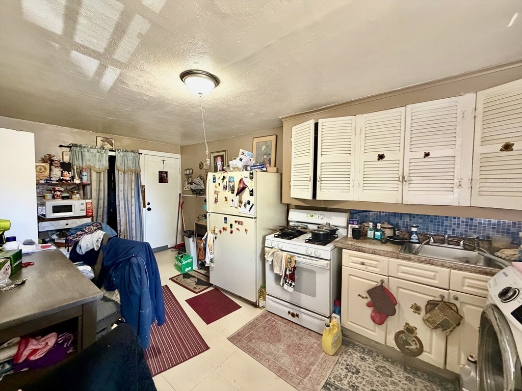 27 Loring Street Springfield, MA 01105 - Photo 23 of 29