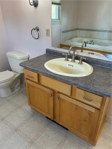 $1,800 | 1 Rolfe Square, Unit 2, Cranston, RI 02910